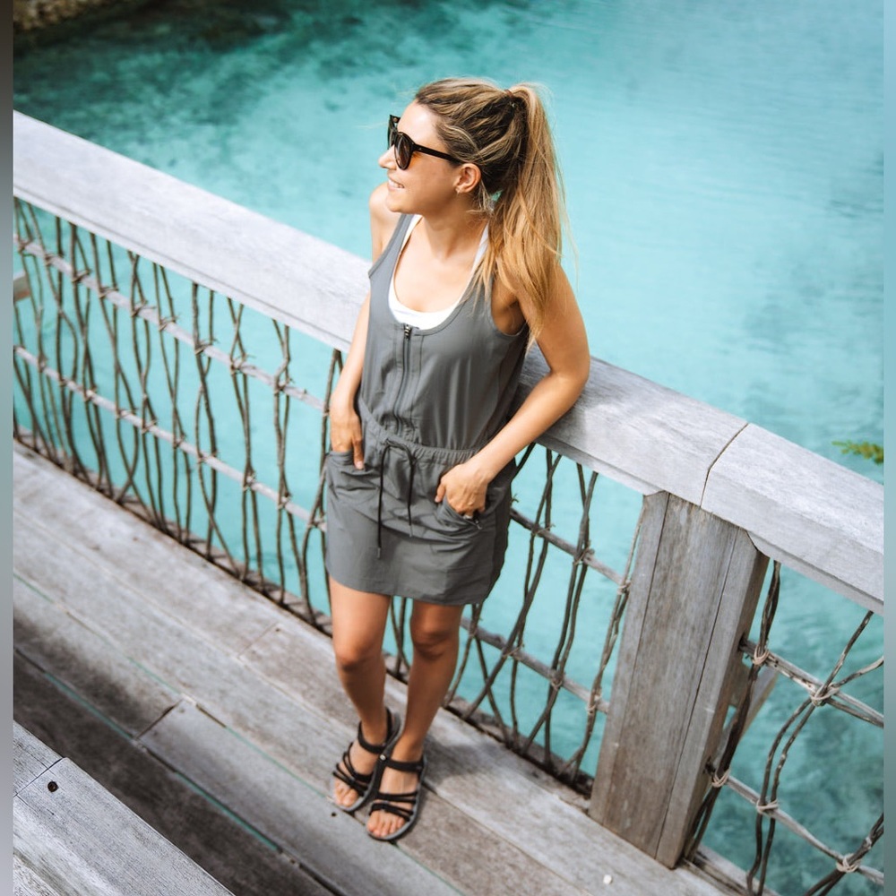 Athleta Herb Olive Expedition Dress size 6, EUC